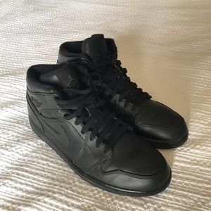 Jordan 1 Triple Black